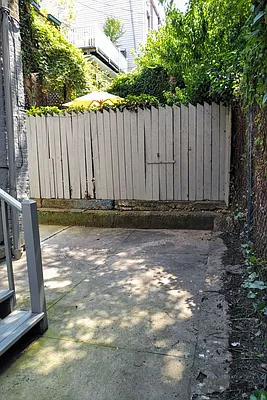 Rented by LDMI Realty Group LLC | media 27