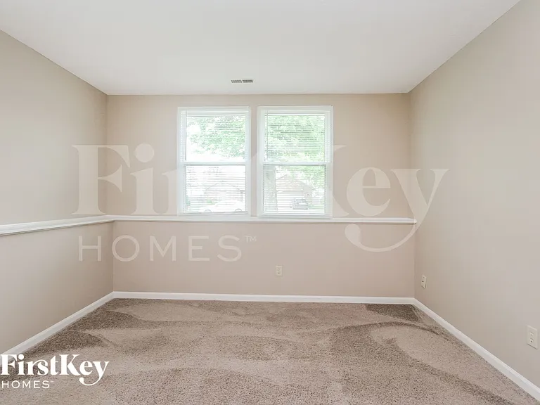 1433 Hunters Ln — Photo 6