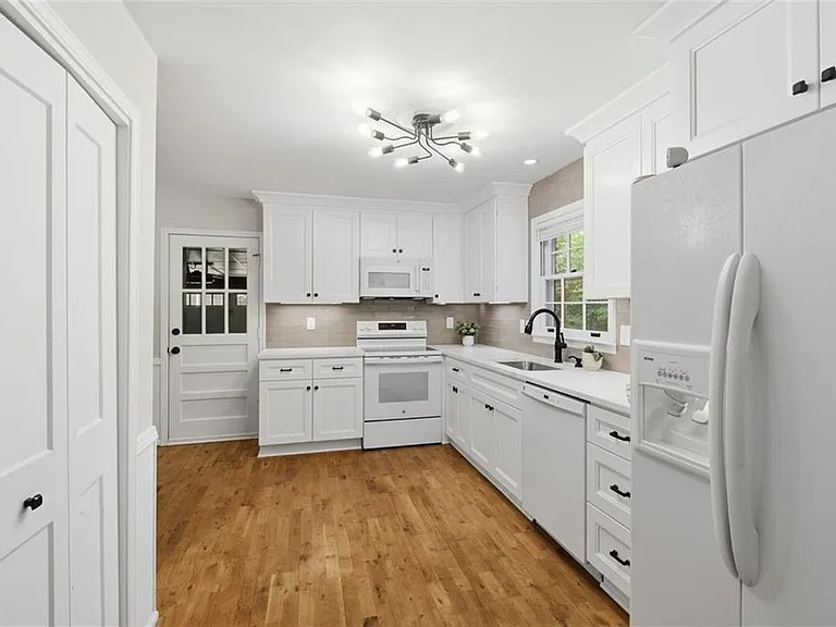 435 Stonebridge Dr — Photo 5