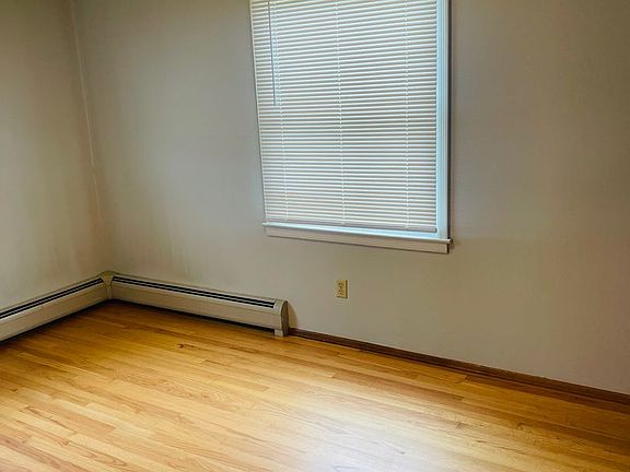 5th image of 111 Holly Hill St