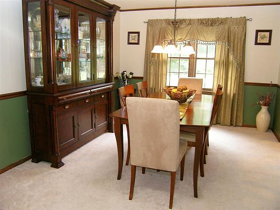 4th image of 937 Britta Ln