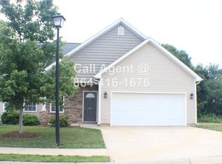 30 Rivers Edge Cir, Simpsonville, SC 29680