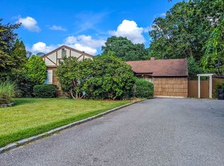 464 Free State Dr, Shirley, NY 11967