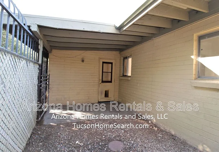 3535 N Country Club Rd — Photo 8
