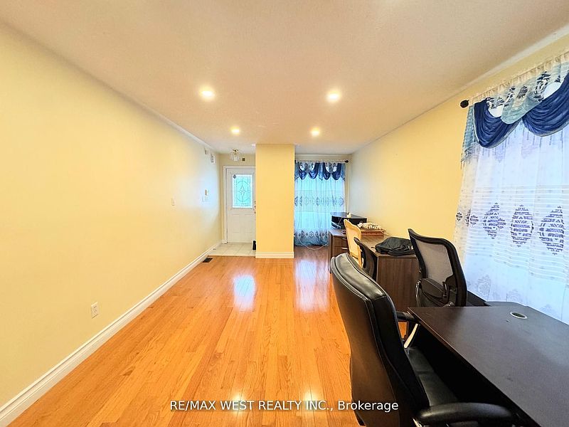 Brampton House for rent - 4 Bedrooms — photo 5