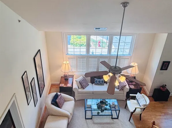949 Glenwood Station Ln Unit 201, Charlottesville, VA 22901
