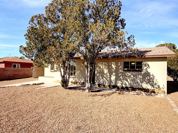 3rd image of 826 W Calle Medina