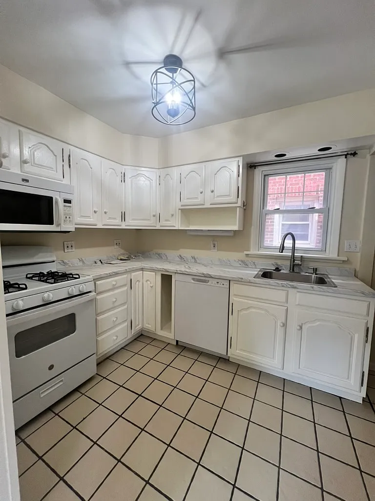 2 bed, 743 sqft, $2,000 — Photo 1