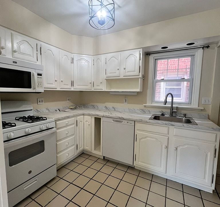 1st image of 101 Biddle Ave Floor 1