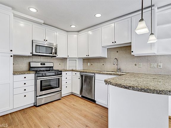 4th image of 1418 26th St Unit 5