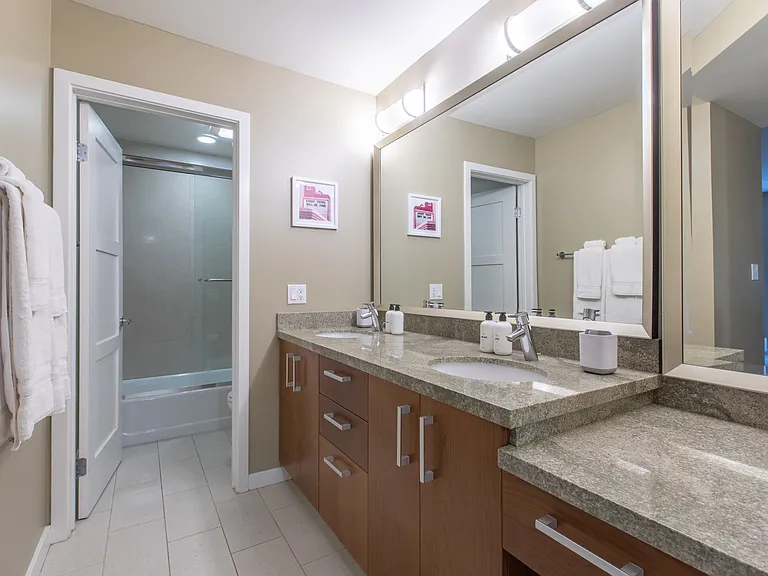 4407 Francis Ave — Photo 18
