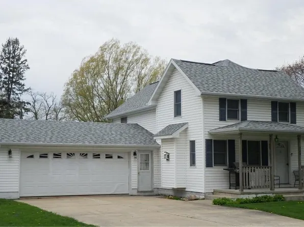 304 4th St, Van Horne, IA 52346