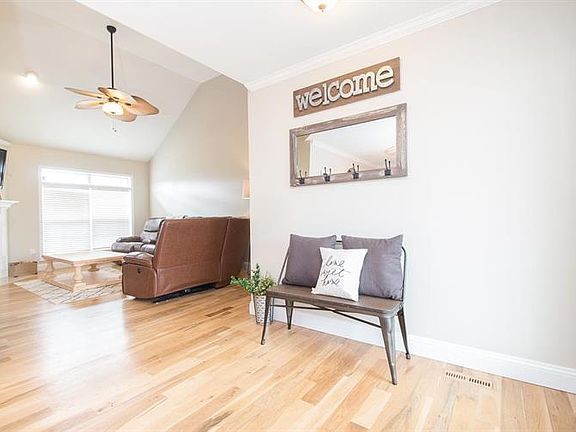5th image of 1054 Mead Dr