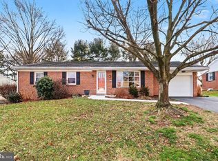 21 Dawn Ave, Akron, PA 17501