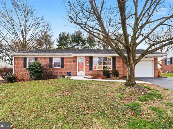 21 Dawn Ave, Akron, PA 17501