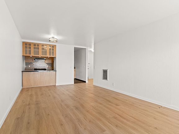 5th image of 3751 Harrison St APT 203