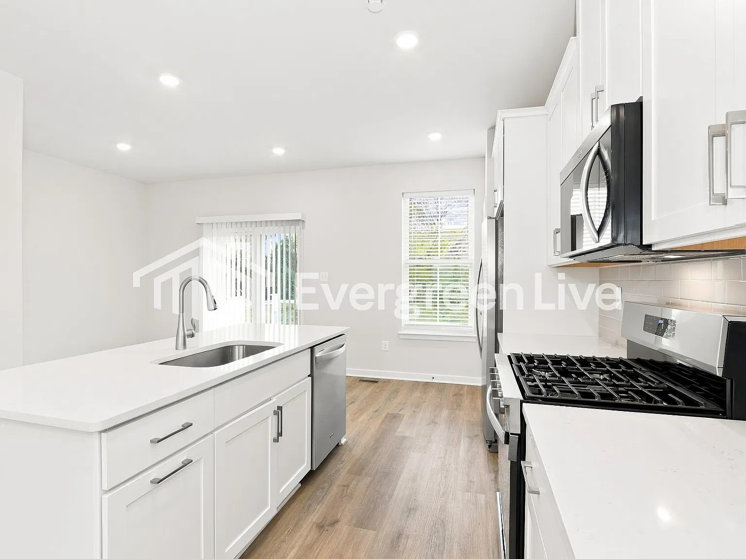 3 bed, 2.5 bath, 1736 sqft, $2,595 — Photo 4