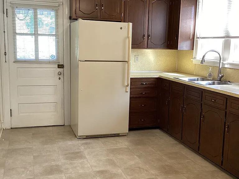 225 N Grant St — Photo 62