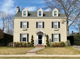 30 Brompton Rd, Garden City, NY 11530