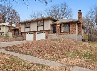 7425 NW 82nd St, Kansas City, MO 64152