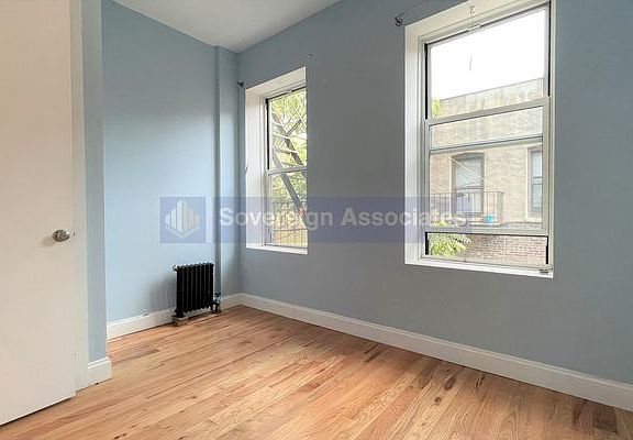 4th image of 22 Saint Nicholas Pl #44L