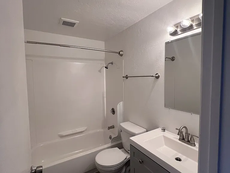 3478 Hadley St NE — Photo 3