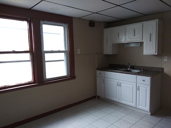4th image of 982 Kensington Ave
