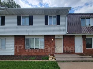25 Park Crest Ct, Eldridge, IA 52748