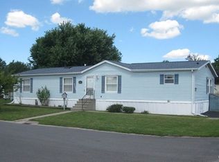1061 Ridgewood Dr, Lockport, NY 14094
