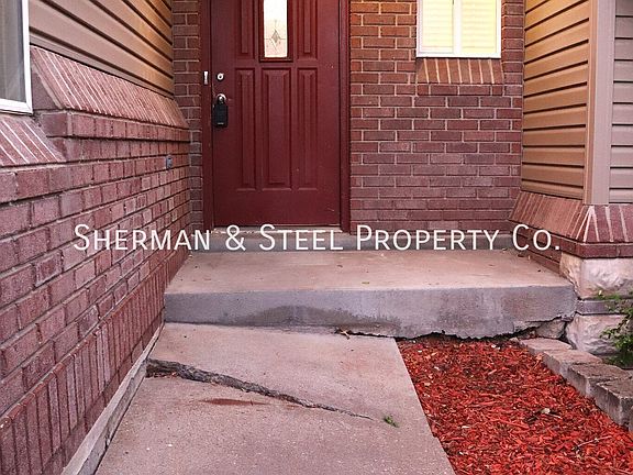2nd image of 1611 S Main St