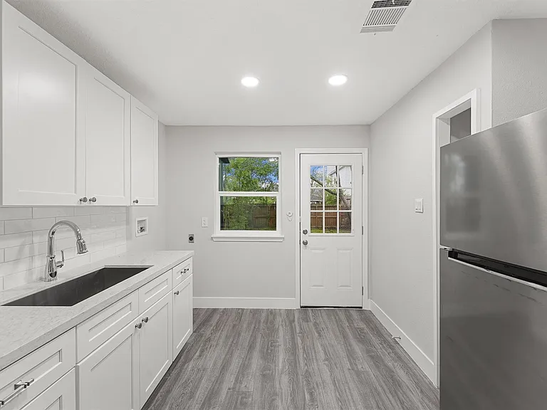 4630 Clover St — Photo 13