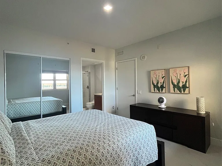 2650 Lake Shore Dr #803 — Photo 6