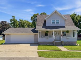 107 S 5th Ave, Forreston, IL 61030