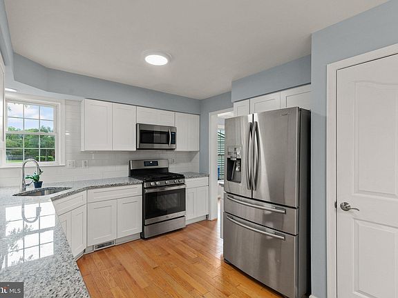 5th image of 501 Kilarney Ct