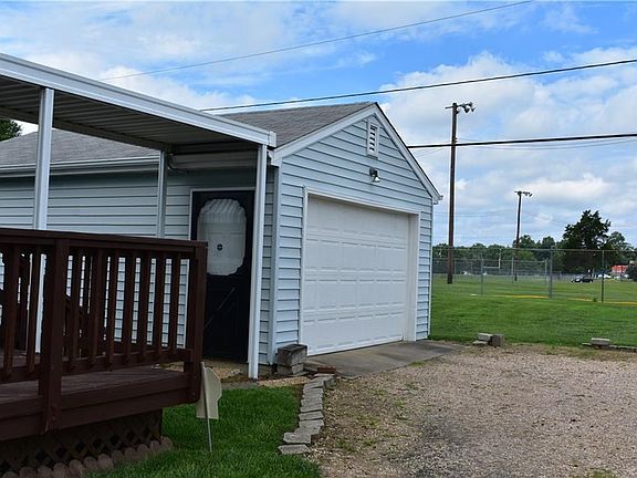 5th image of 200 Seaton Dr