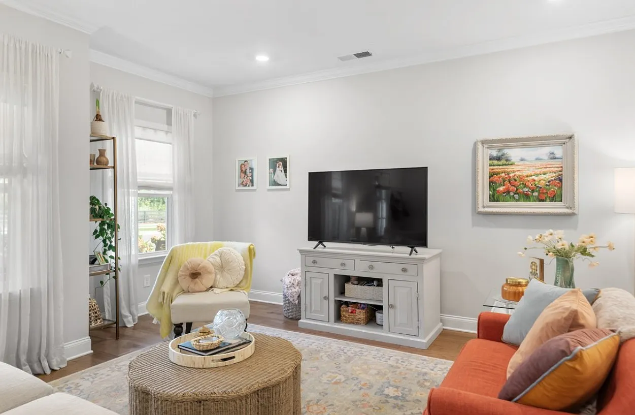 3 bed, 2.5 bath, 1841 sqft, $2,400 — Photo 3