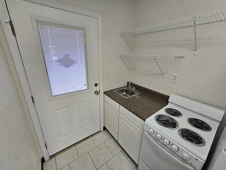 126 Alton Ave #C10 — Photo 6