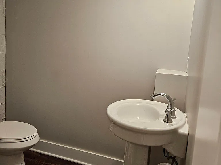 2419 Middle Rd — Photo 15