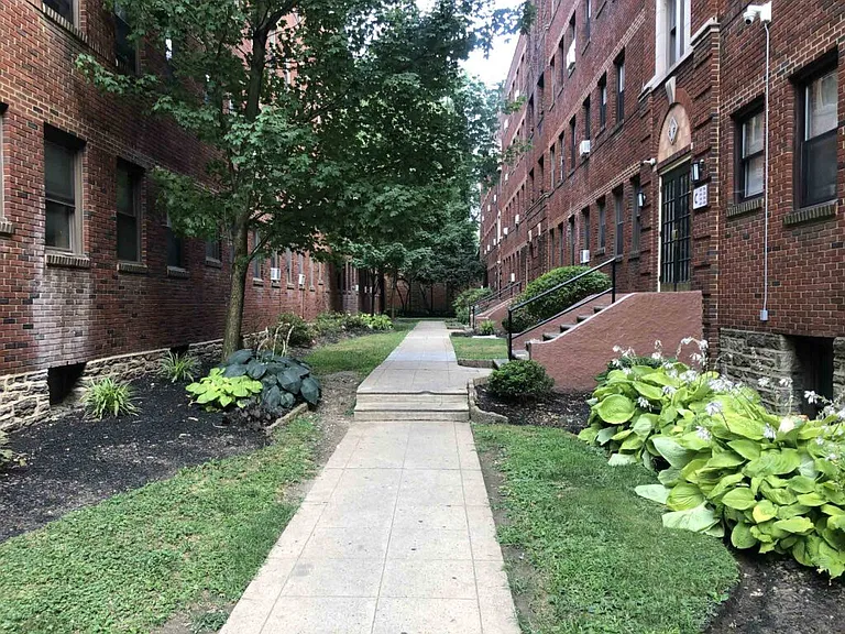 Lennox Apartments — Photo 7