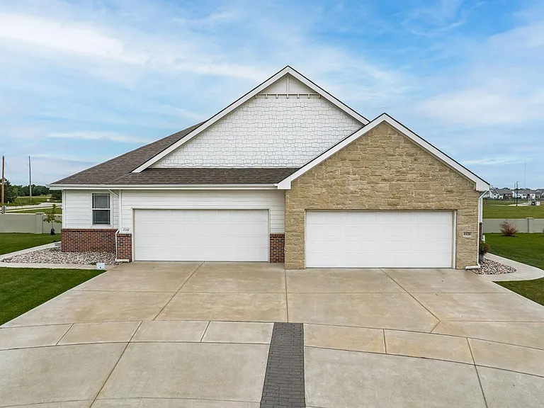 1529 W Cobblestone Ct — Photo 1