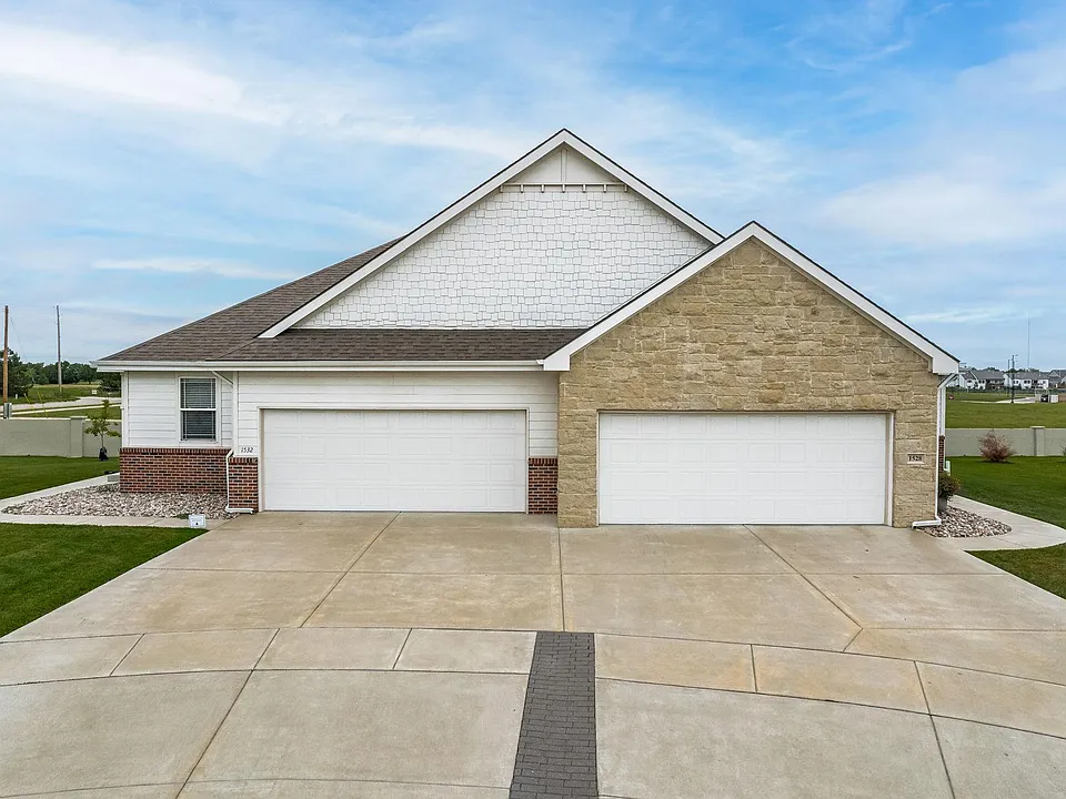 1529 W Cobblestone Ct