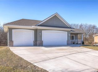 11207 Trevor Dr, Peculiar, MO 64078