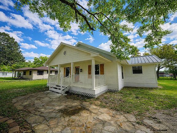 3rd image of 1250 Archie St