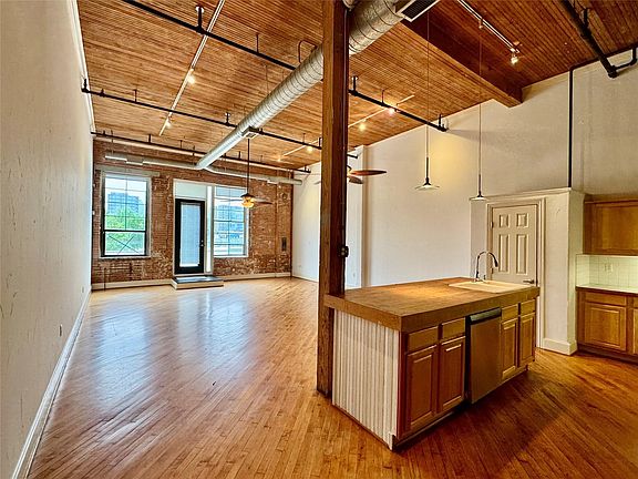 2nd image of 3026 Commerce St APT 205