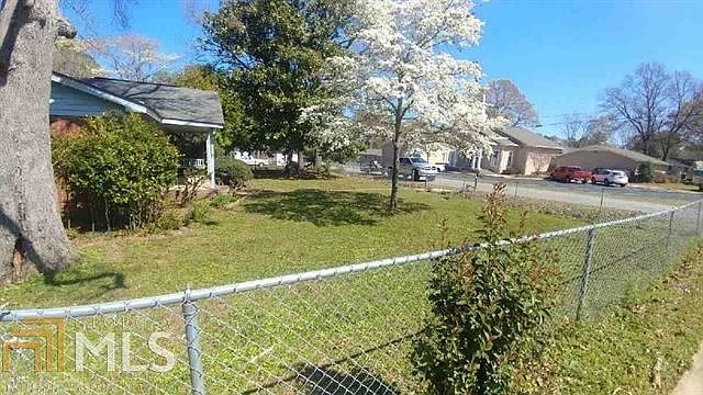 2nd image of 301 Lois Dr