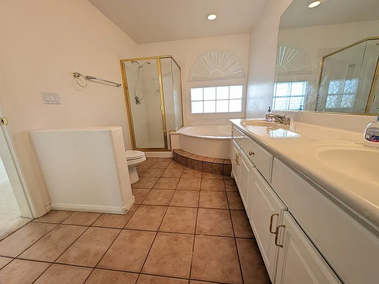 10900 Royal Highlands St — Photo 14
