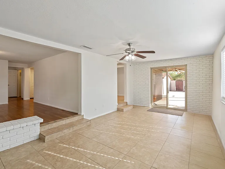 901 E Hearn Rd — Photo 12