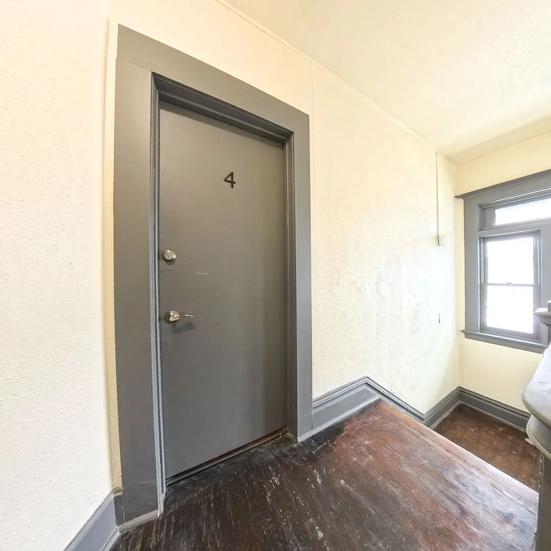 511 W State St — Photo 2