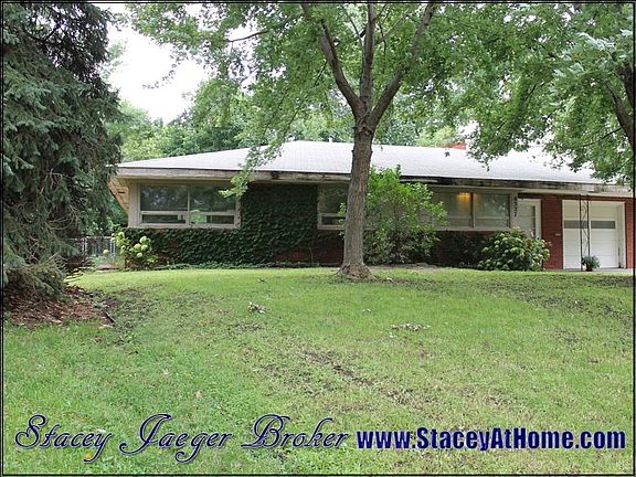 3rd image of 4527 Hill Dr