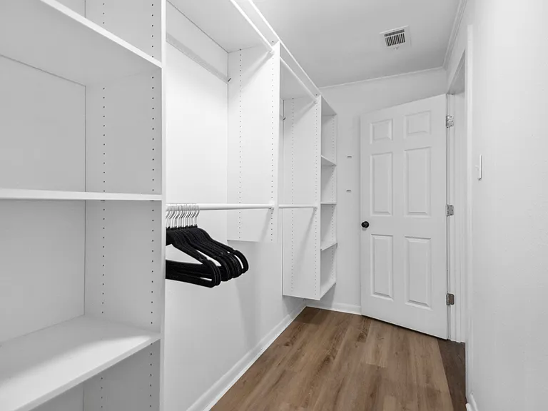 1801 N Polk St — Photo 11